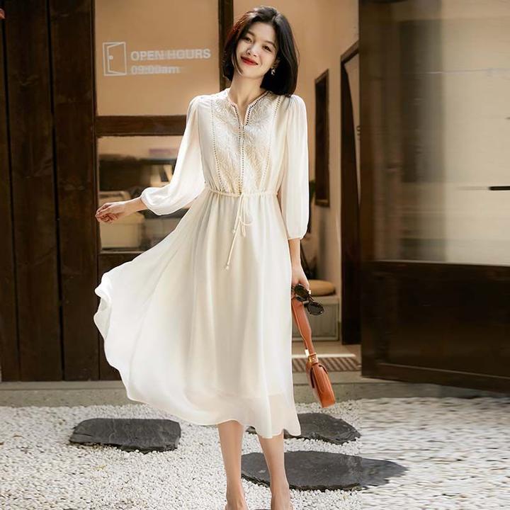 连衣裙2024春夏新款感气质宽松显瘦遮肚长裙旅游裙子气质时尚