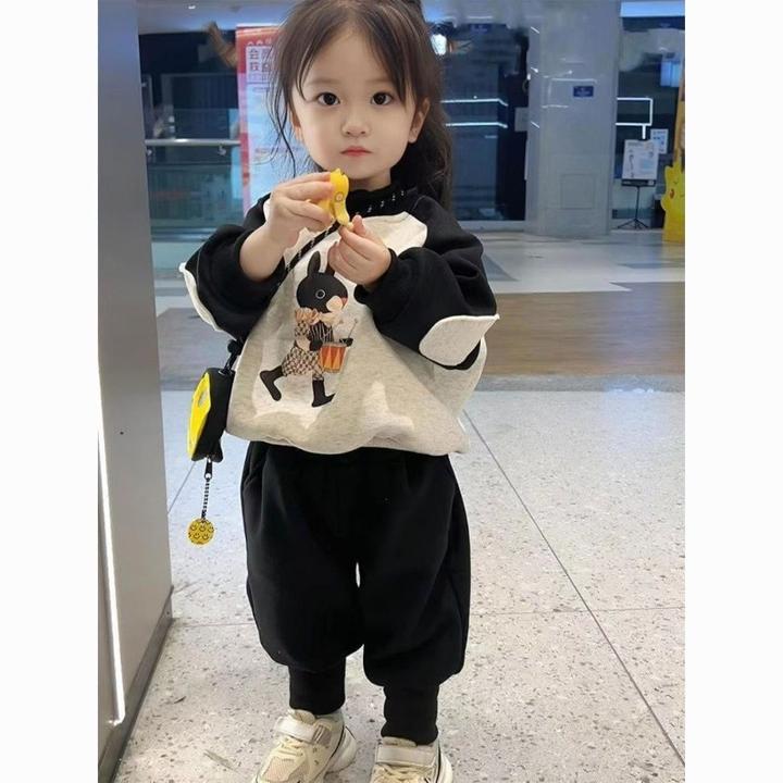 君筑儿童春秋新款卡通套装男女宝宝插肩袖卫衣卫裤时尚两件套