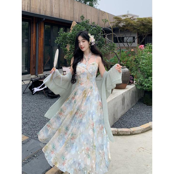 油画秘境复古温柔气质油画风度假套装女清新气质开衫吊带裙两件套