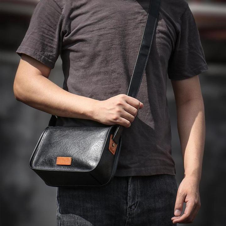 原创真皮单肩包男士休闲斜挎包简约复古植鞣牛皮撞色高级感小背包