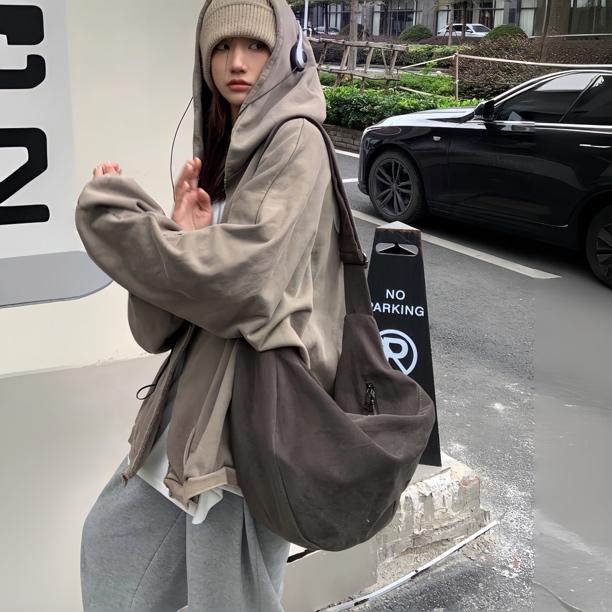 复古秋冬爆款单肩包大容量包斜挎包男女生饺子包潮流休闲百搭纯色