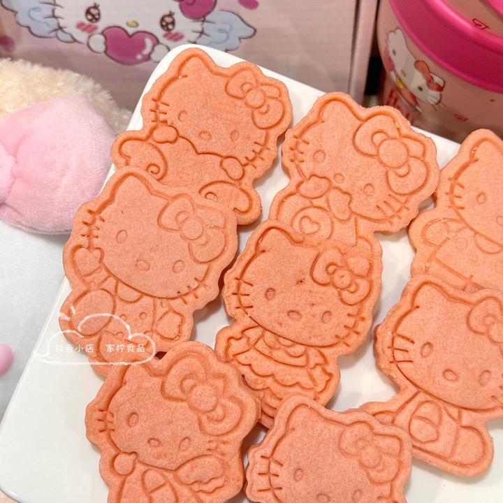 三丽鸥现烤红丝绒曲奇饼干 奶香味饼干礼盒12块入送女友零食礼物