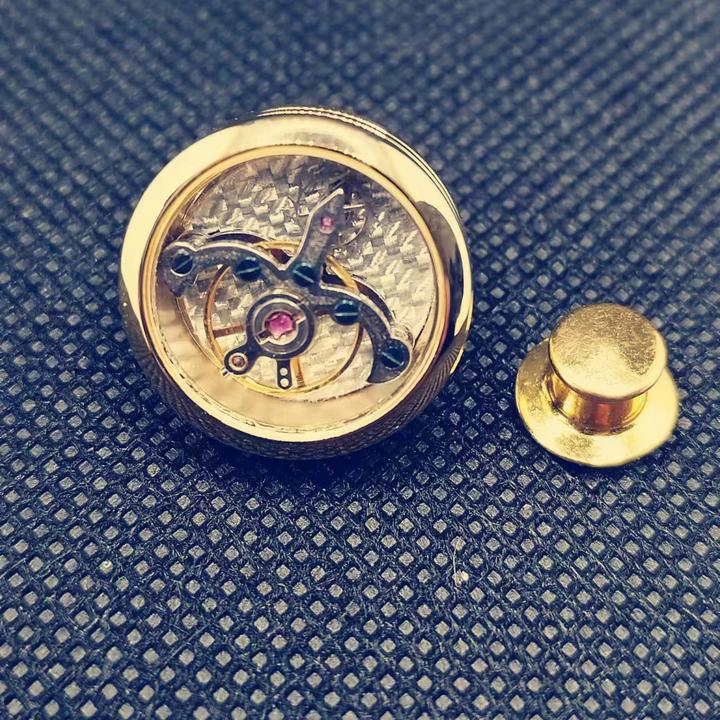 高档时尚胸针机芯造型可摆动法式胸花别针领针个性气质服装配饰