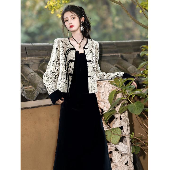 新中式国潮轻国风盘扣压花短款外套&黑色丝绒吊带连衣裙套装裙子