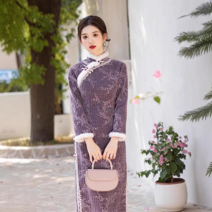 2024冬季新款  欧棉绒复合超柔加绒加厚花边侧排扣长款紫色女旗袍