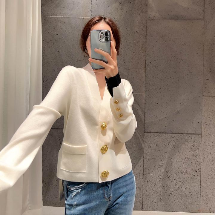 M1499简约百搭撞色金扣V领针织衫 衣长55 款号YR3098