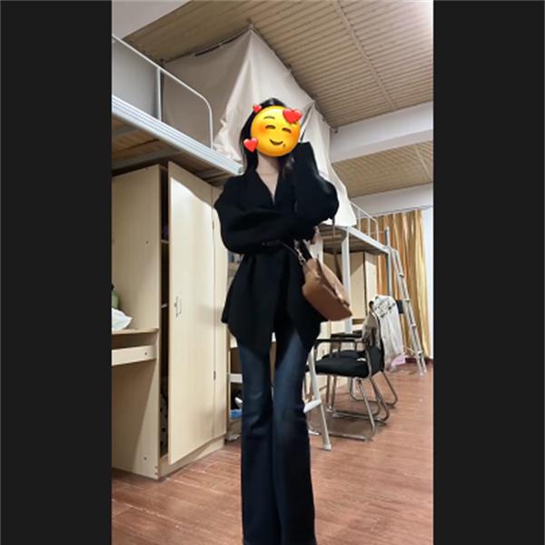 气质针织时尚百搭显瘦宽松黑色外套女+复古高腰微喇牛子裤