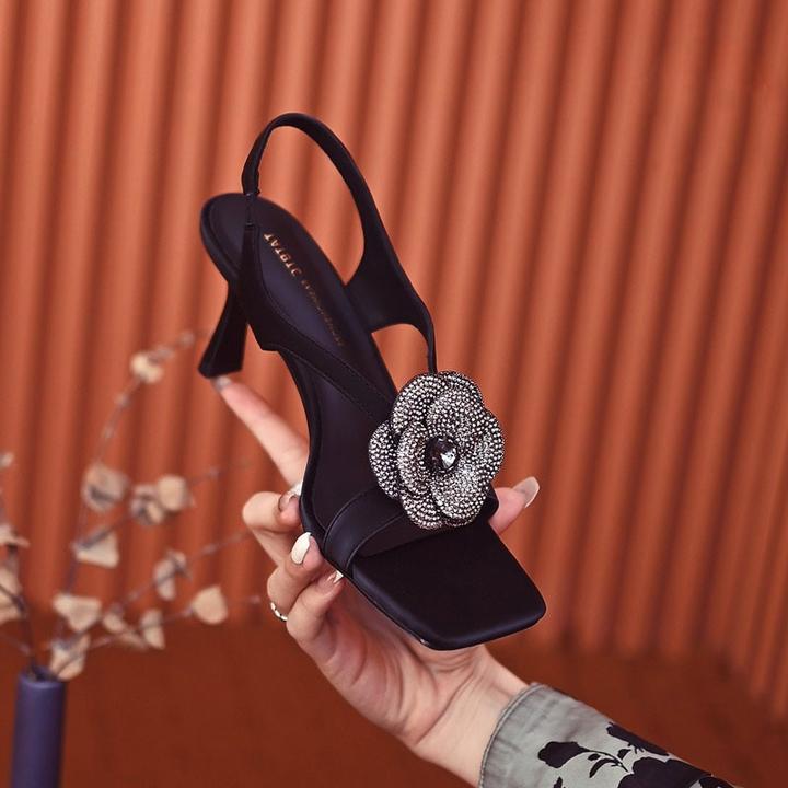 2025年夏季细跟山茶花一字百搭水钻时尚气质仙女风不累脚高跟凉鞋