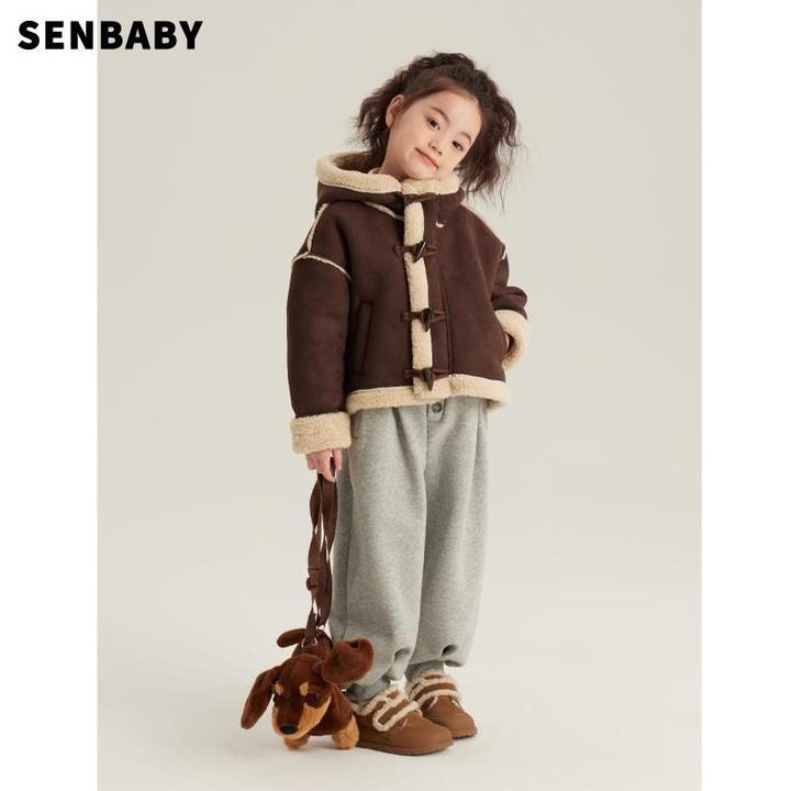 女童外套冬装2023冬季新款儿童时尚保暖连帽棕色加厚牛角扣外套潮
