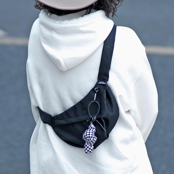 几何设计山本风单肩斜挎包便携手机小挎包男女同款小号饺子包