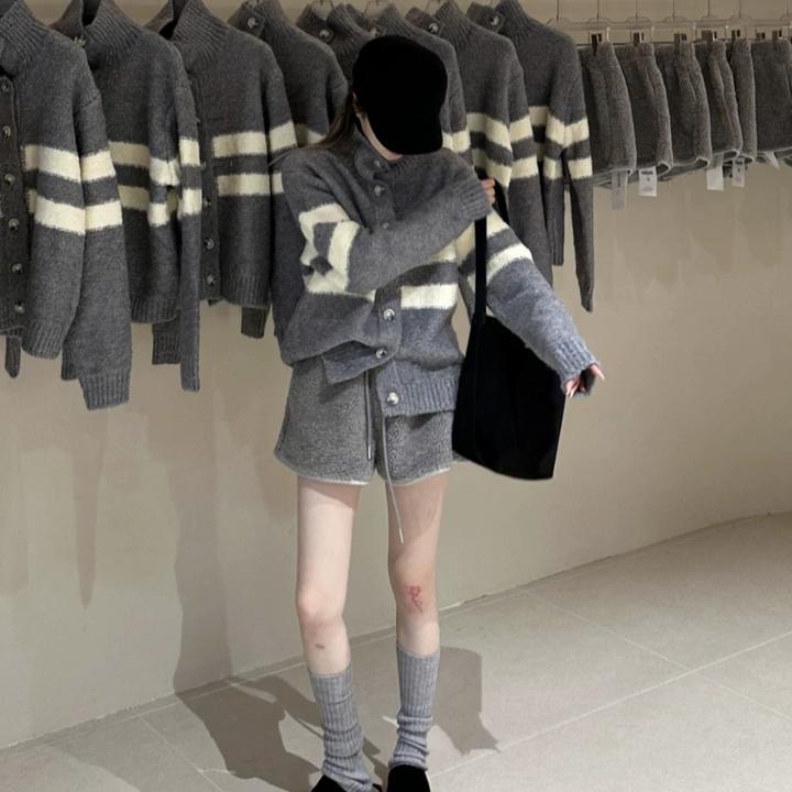 减龄一整套穿搭休闲风简约撞色针织长袖开衫女时尚百搭短裤两件套