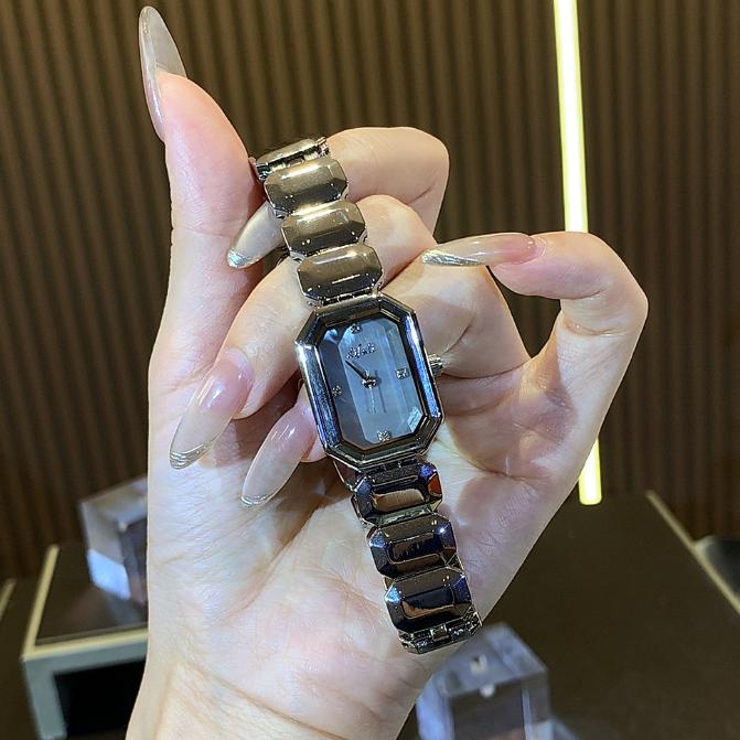 (彩霞专属)DF小香风方糖气质女士轻奢精致防水腕表时尚百搭手表