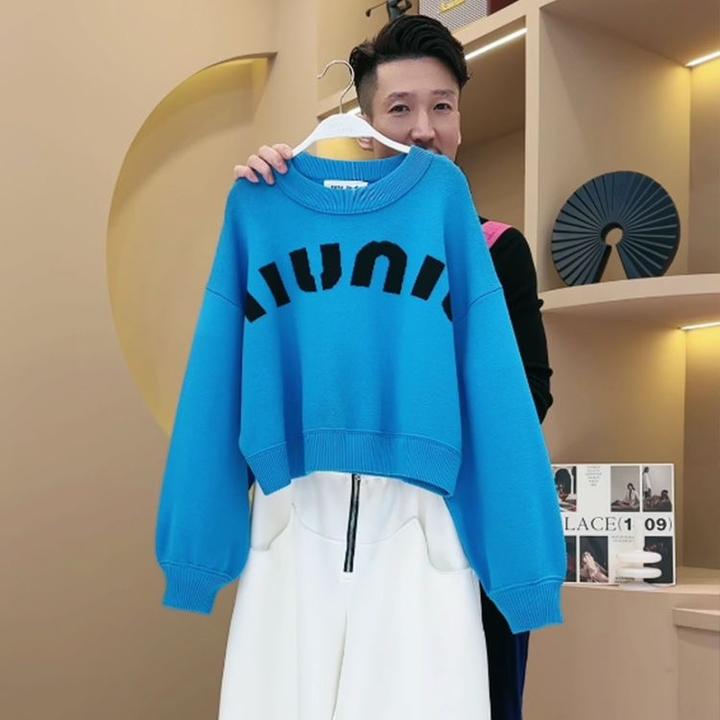 别致设计感字母印花圆领长袖卫衣女秋季新款白色直筒阔腿裤两件套