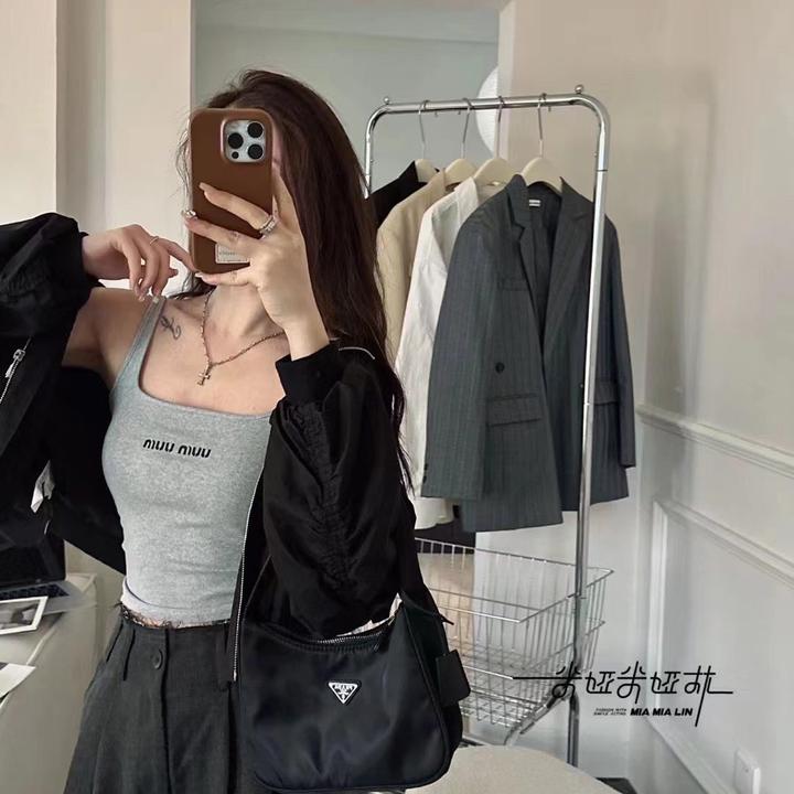 方领背心运动带胸垫女内搭短款修身美背字母百搭显瘦车缝打底吊带