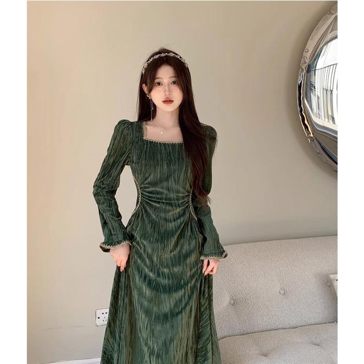 微胖妹妹大码丝绒长袖连衣裙女秋冬新款遮肚显瘦高级感方领长裙子