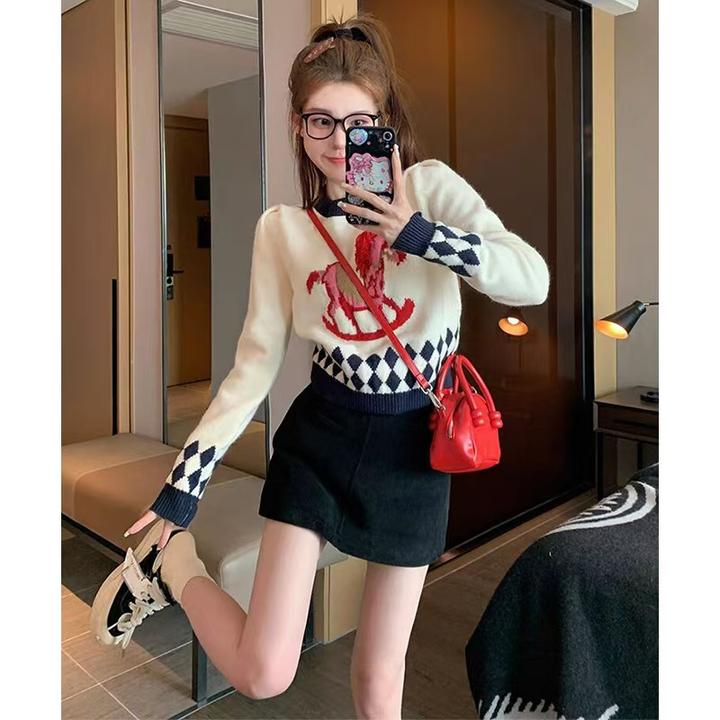 2024秋冬新款女法式气质撞色修身卡通针织毛衣高腰灯芯绒半身短裙