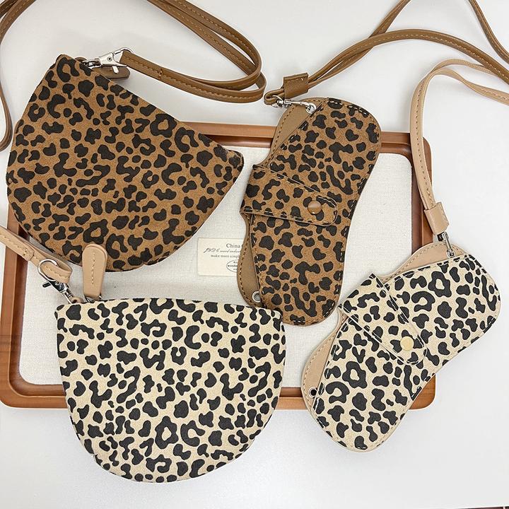 非金属皮质项链 挂脖眼镜夹项链便携式豹纹单肩斜挎小方包毛衣链