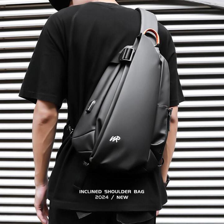 机能斜挎包男士潮牌单肩包男生胸包男大容量机车骑行摩托车背包
