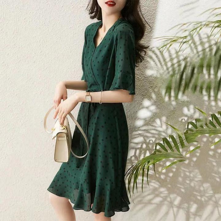 大码女装胖mm2025夏季新款时尚洋气百搭遮肉系带波点显瘦连衣裙子