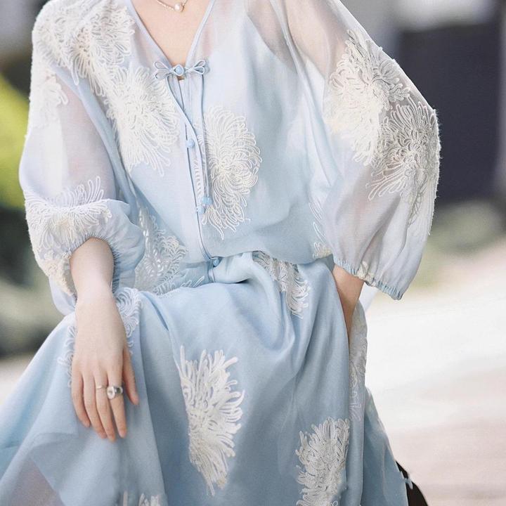 《天空之境-套装》爆.款新色轻盈柔软/精.致绣花上衣+半裙!