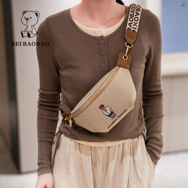 北包包2025新款小众百搭款运动包小熊胸包竖款简约斜挎包