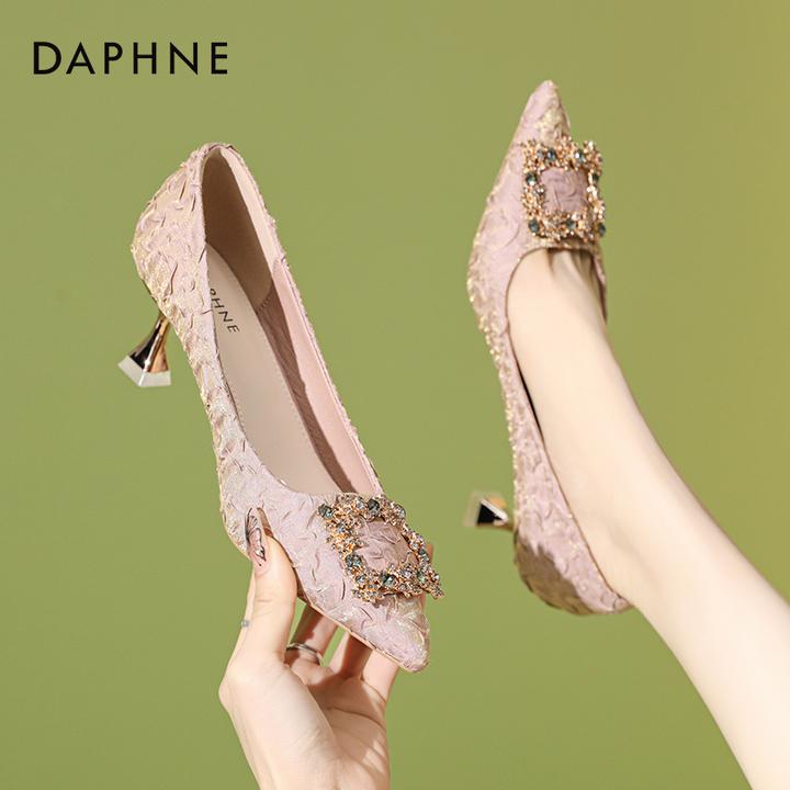 达芙妮爆款金属扣水钻单鞋2025年春季款时尚尖头高跟鞋细跟高级感