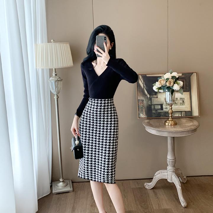 法式高级感轻奢长袖修身包臀裙女秋装新款气质显瘦高腰针织连衣裙