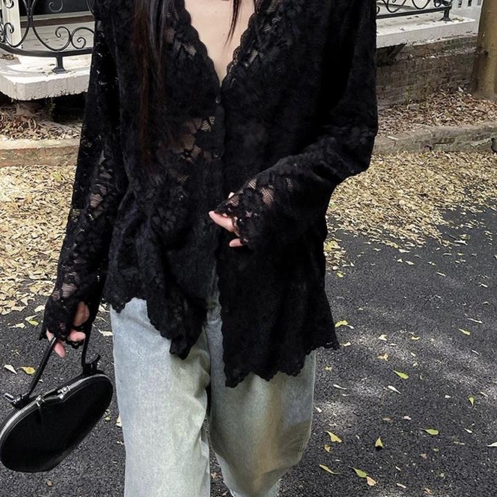 长袖衬衫女2025秋季新款高级感爆款打底衫高级感甜辣镂空蕾丝上衣