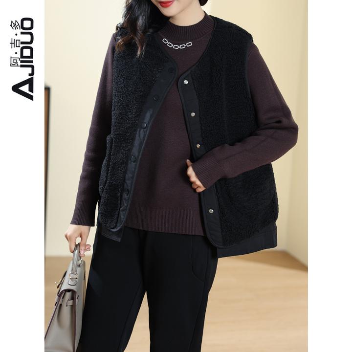 阿吉多羊羔绒马甲女款冬季新款加厚保暖中老年妈妈黑色马夹外套