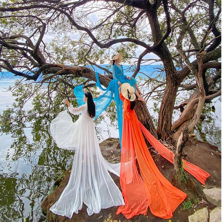 狐狸夫人度假风云南青海三亚超仙飘逸大拖尾仙女裙度假沙滩拍照