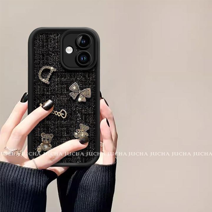 针织字母小熊适用iPhone16手机壳全包防摔苹果15promax高级感新款