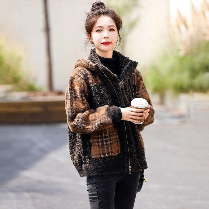 羊羔绒毛呢外套女秋冬2024年新款加厚短款小香颗粒绒皮毛一体大衣