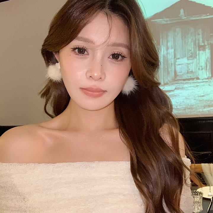 非金属布艺耳饰 秋冬毛茸茸的毛球耳环百搭耳钉