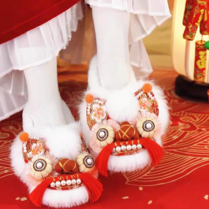 冬季虎头鞋女成人增高国风非遗手工绣花鞋复古红色新年款毛毛棉鞋
