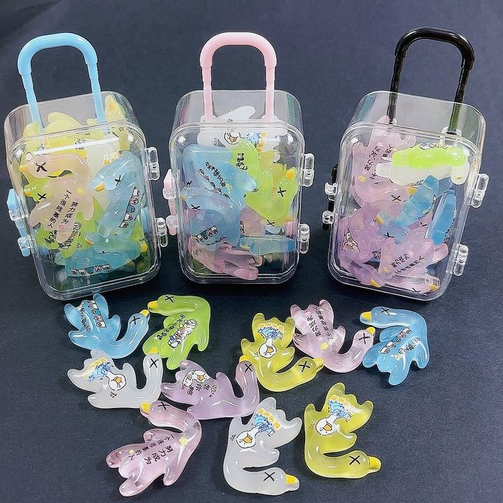 行李箱夜光烤鸭钥匙扣挂件有趣小玩具儿童礼品送小朋友大白鹅摆件