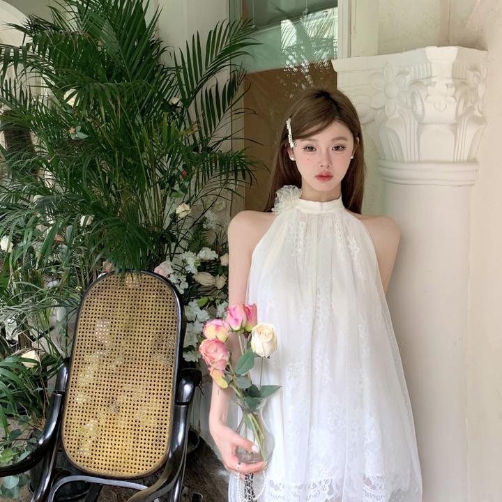 山茶花少女减龄无袖露肩宽松蕾丝挂脖连衣裙网纱拼接名媛气质短裙