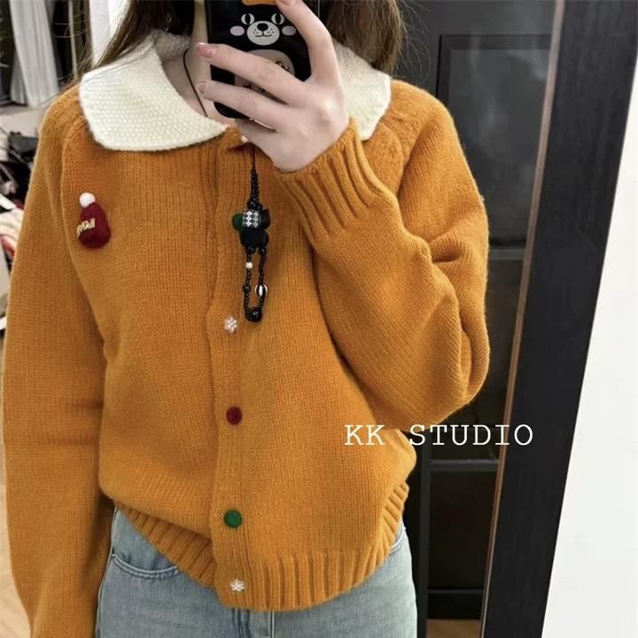 5877-红帽韩版翻领刺绣彩扣针织开衫女秋冬新款宽松毛衣外套