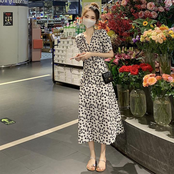 2025新款夏季法式温柔风初恋仙女气质长裙收腰V领雪纺碎花连衣裙