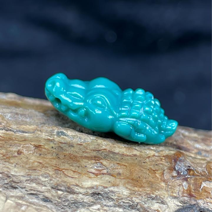保真正品天然原矿绿松石高瓷高色纯手工雕刻鳄鱼吊坠侧挂挂饰挂坠