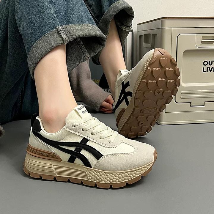 2025年春季新款时尚百搭厚底增高休闲运动鞋小众设计感透气阿甘鞋