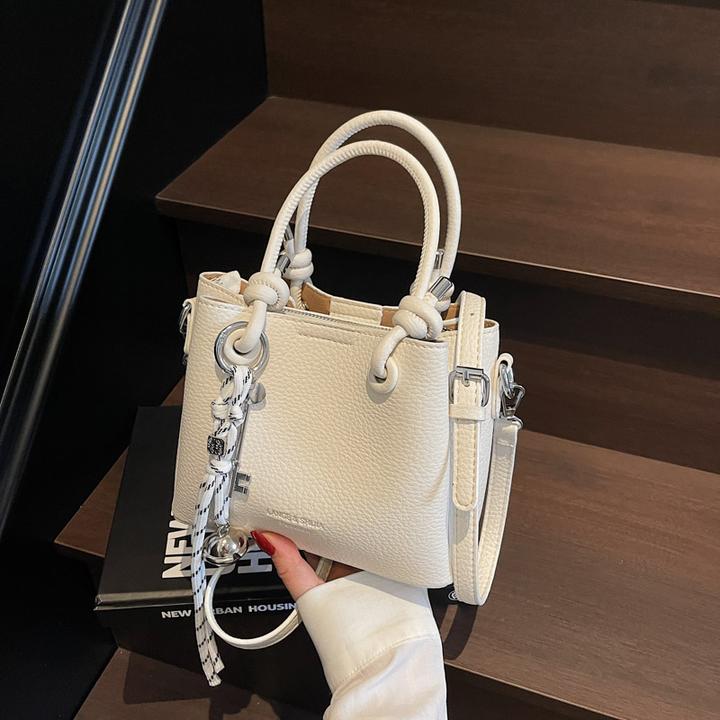 今年流行新款女士斜跨手提小包包网红爆款水桶包气质百搭单肩包女