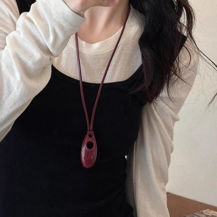 钛钢锆石项链 韩国博主同款酒红色吊坠项链女银色水滴长款气质高