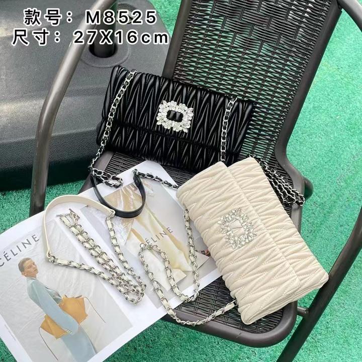 女款包包流行高级感洋气女款斜挎包设计感小众褶皱单肩包小方包