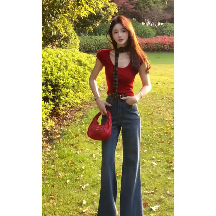 2025夏季新款气质辣妹修身U领红色T恤上衣高腰显瘦直筒复古牛仔裤