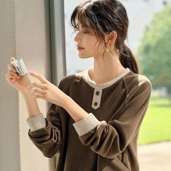 职业阿玛诗官2025秋冬新款套头打底衫温暖绒感磨毛撞色圆领卫衣女