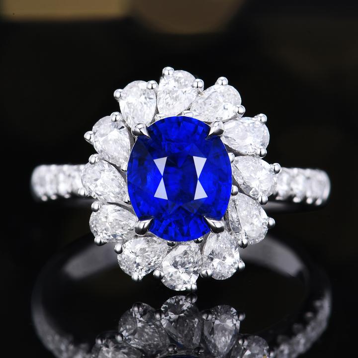 明艳夺目18K金镶嵌天然斯里兰卡皇家蓝蓝宝石戒指