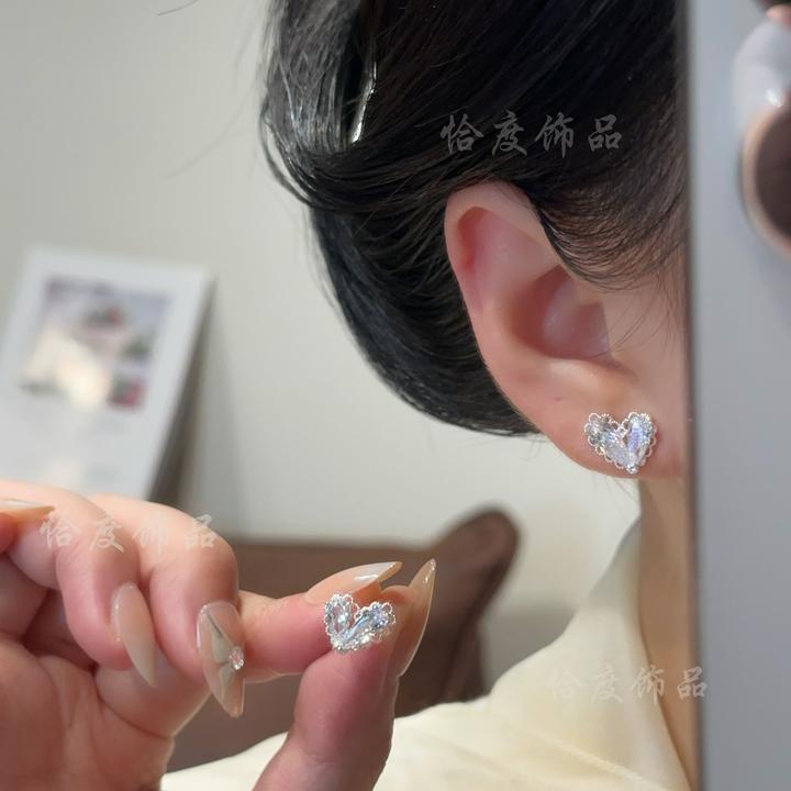 铜合金合成锆石耳饰 【恰度】精致镂空爱心锆石耳钉小众高级感设计