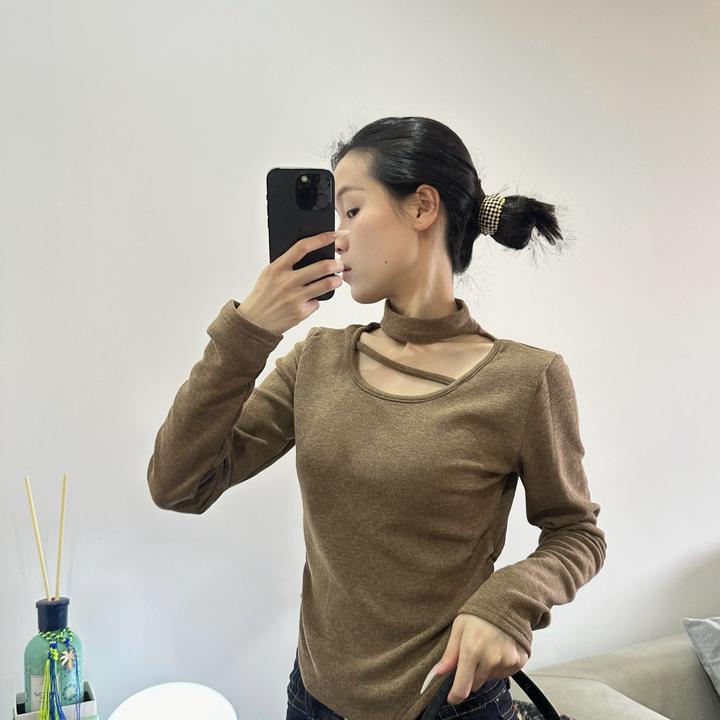 2025冬季新款女装挂脖镂空设计感打底衫T恤女气质显瘦时尚-5526