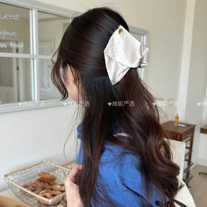 法式2025新款缎面三角抓夹高级感百搭后脑勺发夹网红扎发鲨鱼夹