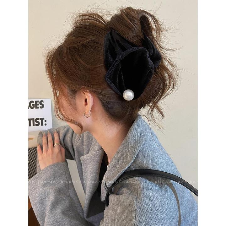 珍珠三角抓夹女2025新款高级感丝绒发量大发夹高质量后脑勺鲨鱼夹